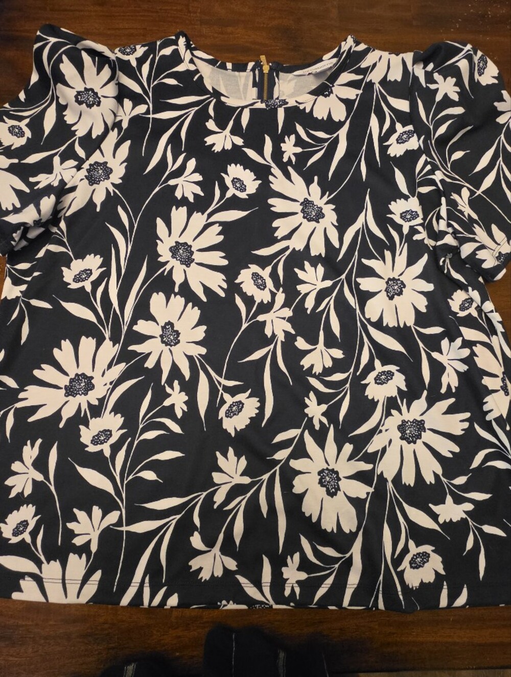 Liz Claiborne XXL Black & White Floral Blouse with Gold